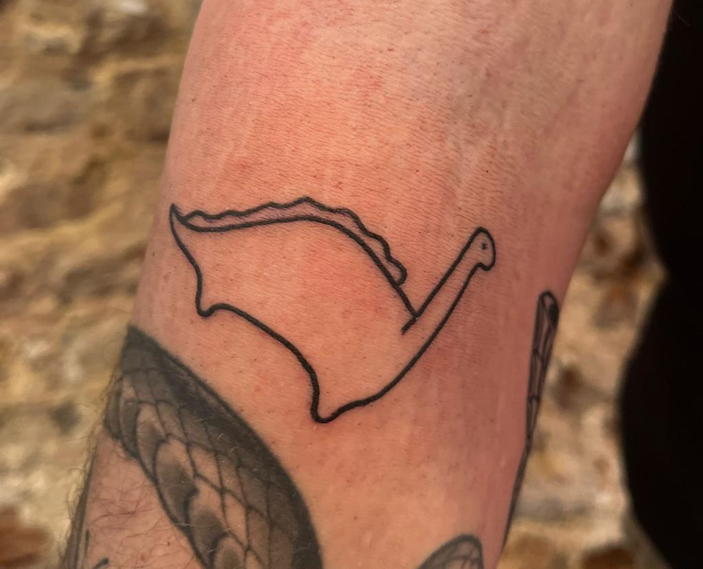 kleine tattoo dinosaurus